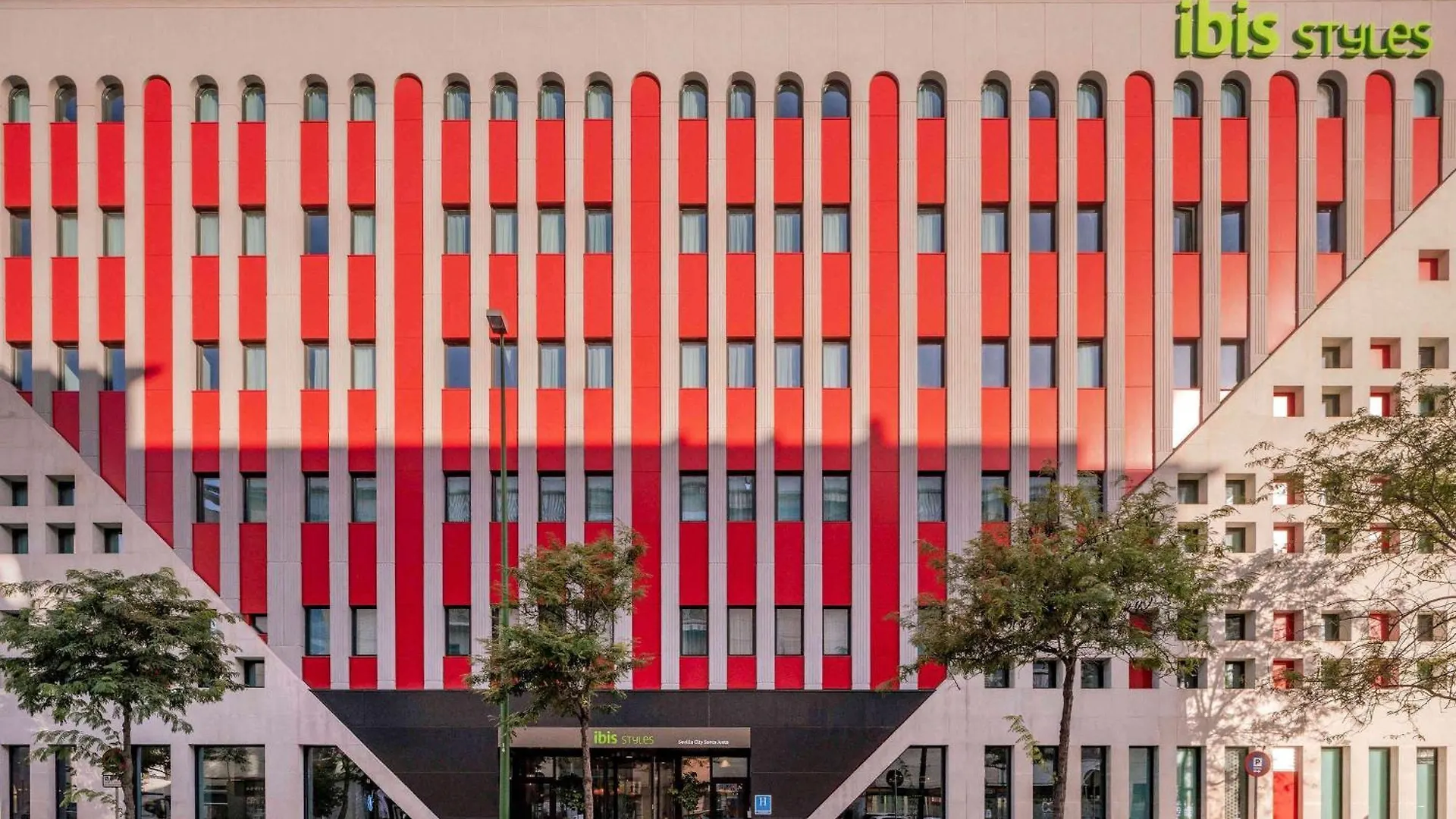 Ibis Styles Sevilla City Santa Justa 3*, Seville